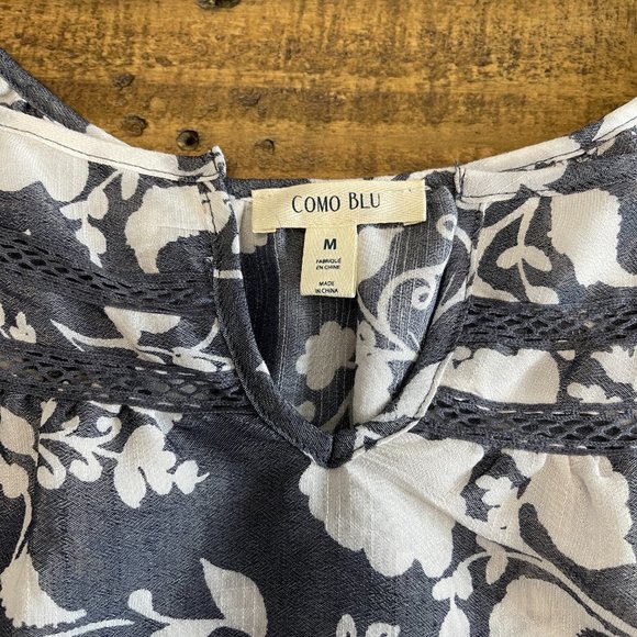 Como Blu women’s soft and light blue and white top size medium. - Picture 2 of 8